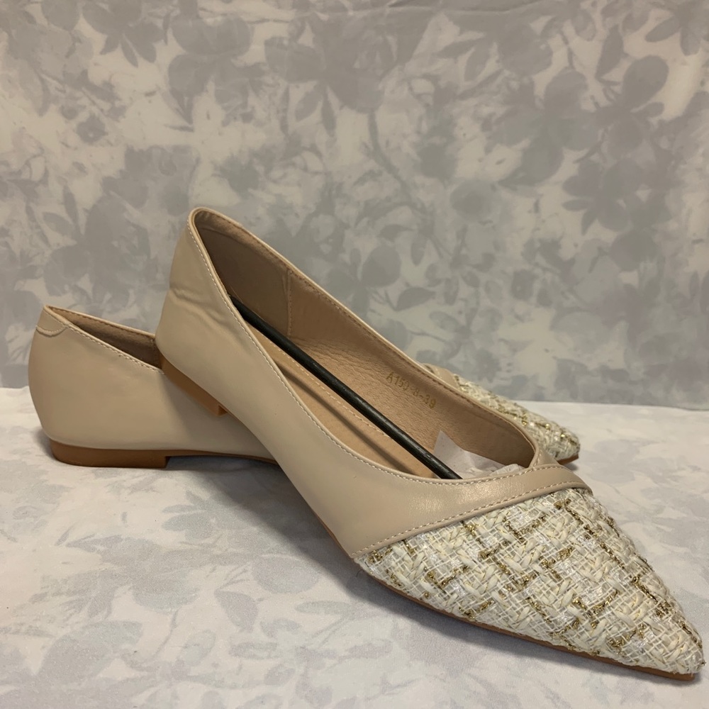 Pointy-toe Flats - Picture 2 of 6